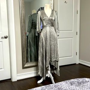 BCBGMAXAZRIA Women's V-Neck, Three-Quarter Sleeve. Size XS